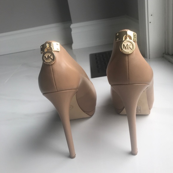 Michael Kors heels - Picture 2 of 5